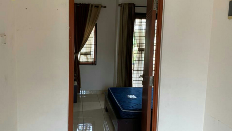 Rumah disewakan di grand wisata, full furnished bulevard lokasi tengah grand wisata.