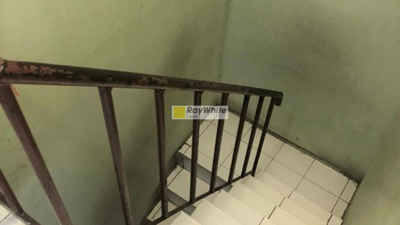 Kos-Kosan 2 Lantai Kamar Banyak Lokasi Strategis di Kebayoran Baru