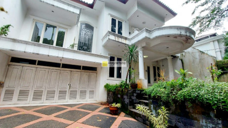 Rumah modern classic design di Kebayoran Baru