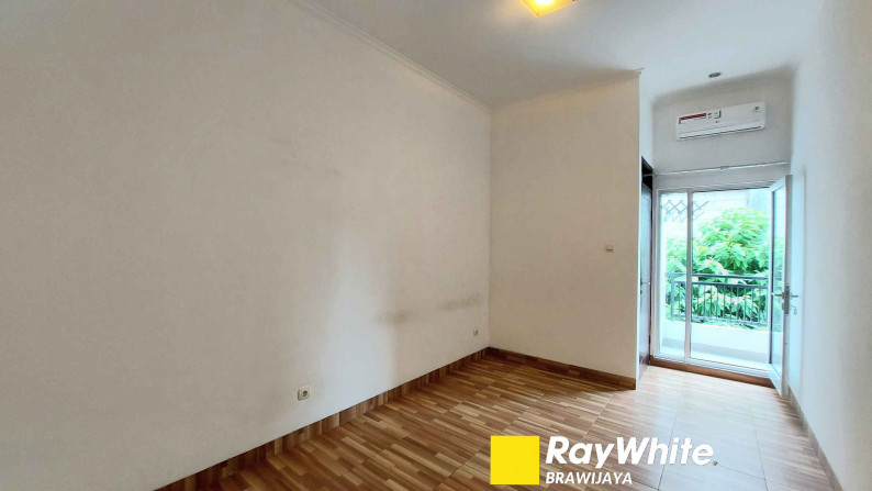 Rumah dengan konsep Low Rise Apartement , lokasi strategis, dekat ke Mayestik Kebayoran baru,