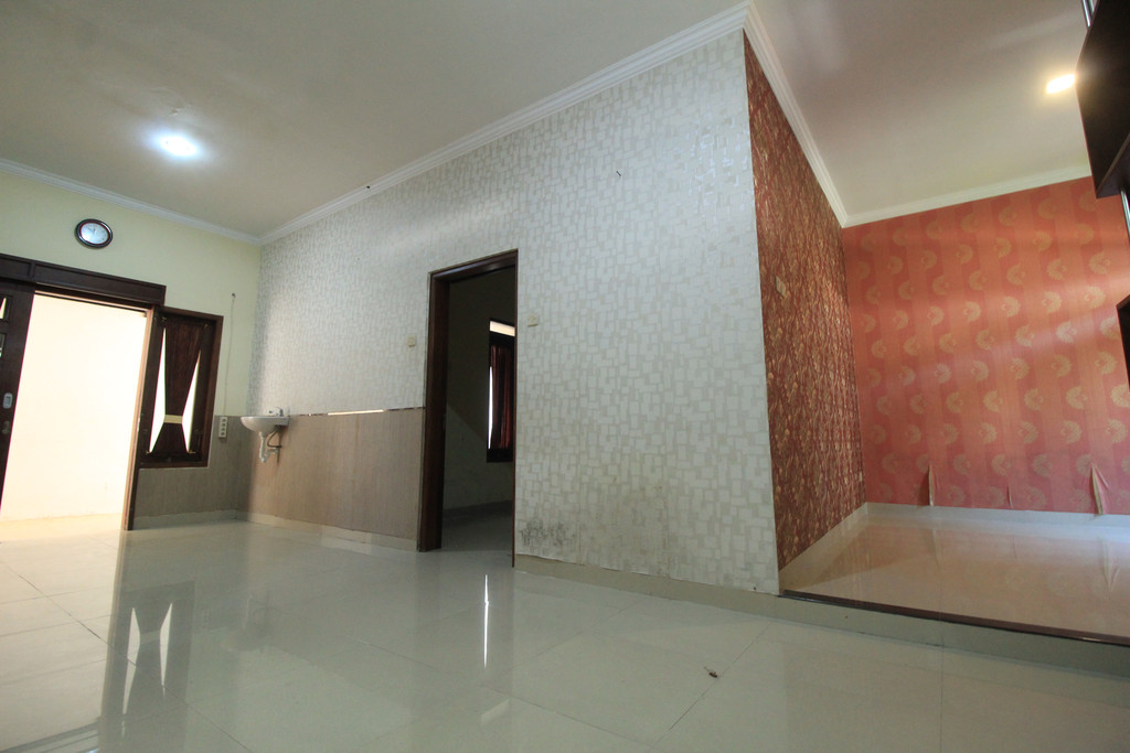 RUMAH MODERN MINIMALIS, SIAP HUNI, DI PERUM JALIMBAR RESIDENCE