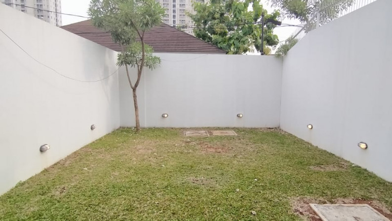 Rumah Modern Tropis Dengan Layout Super Lega Dalam Townhouse