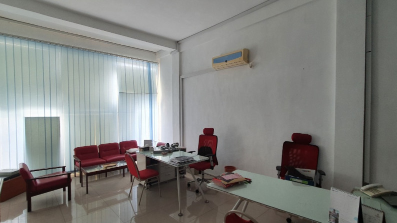 RUKO 4 LANTAI TENGAH KOTA include BILLBOARD, CCTV, AC, WIFI, PABX