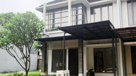 Rumah Bagus Di Emerald Terrace, Bintaro Jaya