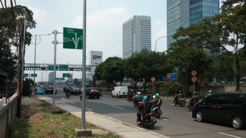 GEDUNG DISEWA JL TB SIMATUPANG JAKARTA SELATAN