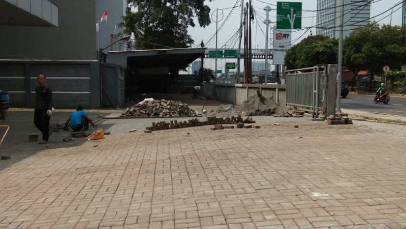 GEDUNG DISEWA JL TB SIMATUPANG JAKARTA SELATAN