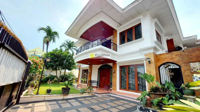 Rumah mewah modern classic siap huni di Kebayoran Baru