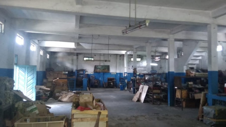 BANGUNAN STRATEGIS, DI JL YOGYA-SOLO KM 12