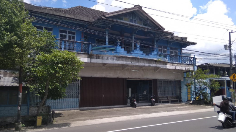 BANGUNAN STRATEGIS, DI JL YOGYA-SOLO KM 12