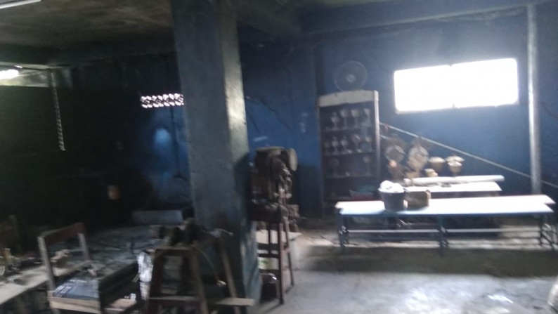 BANGUNAN STRATEGIS, DI JL YOGYA-SOLO KM 12