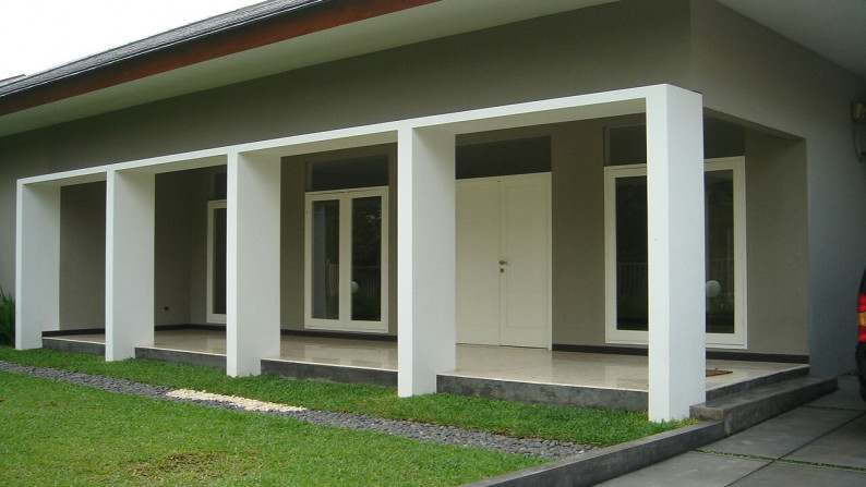 Spacious and homy house at kemang dalam