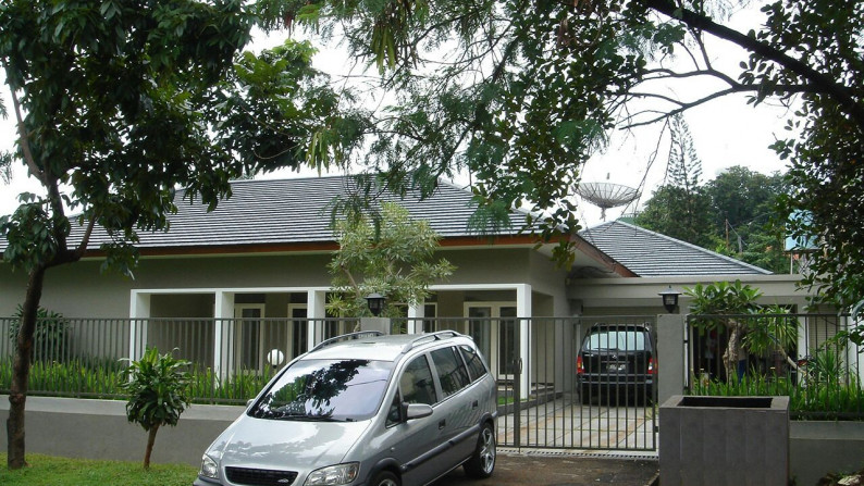 Spacious and homy house at kemang dalam