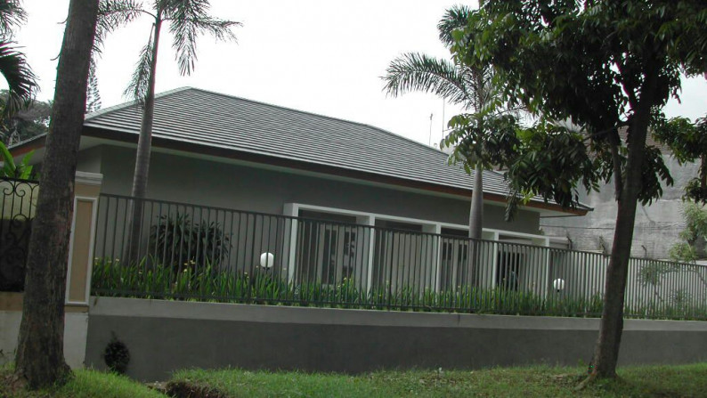 Spacious and homy house at kemang dalam