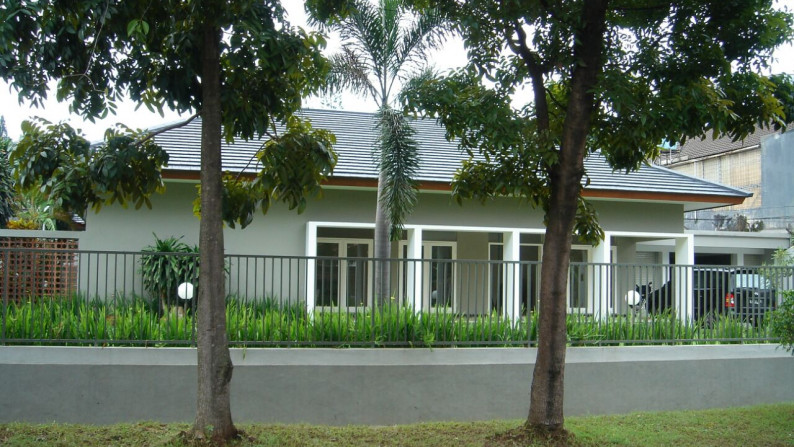 Spacious and homy house at kemang dalam