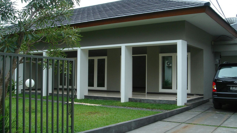 Spacious and homy house at kemang dalam