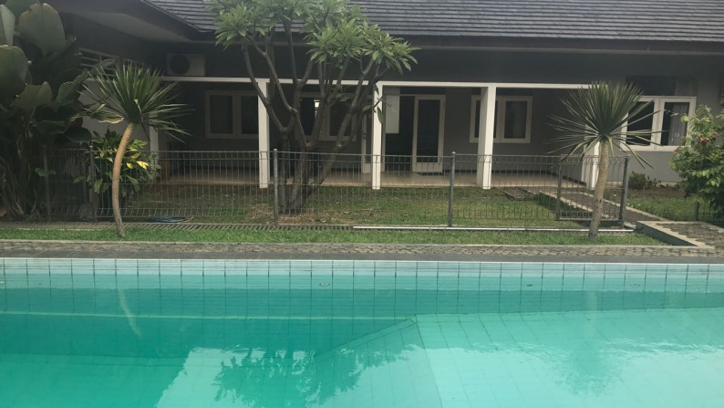 Spacious and homy house at kemang dalam