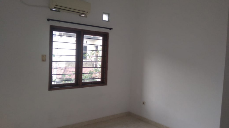 RUMAH MINIMALIS LOKASI STRATEGIS, DALAM PERUMAHAN DI DAERAH SETURAN