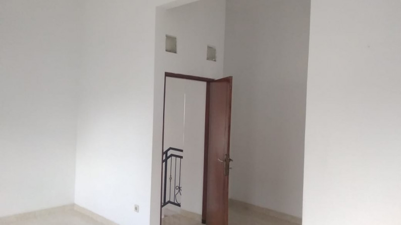RUMAH MINIMALIS LOKASI STRATEGIS, DALAM PERUMAHAN DI DAERAH SETURAN