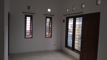 RUMAH MINIMALIS LOKASI STRATEGIS, DALAM PERUMAHAN DI DAERAH SETURAN