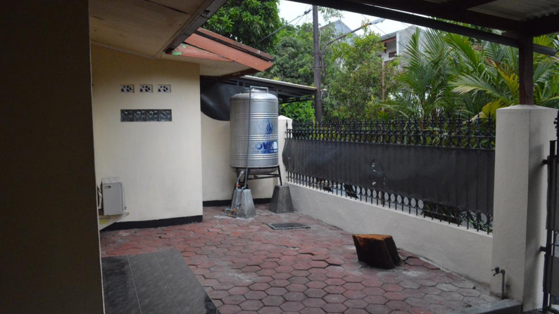 Rumah disewakan Simpang Darmo Permai Selatan