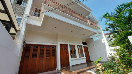 Disewakan rumah classic bagus dipondok indah