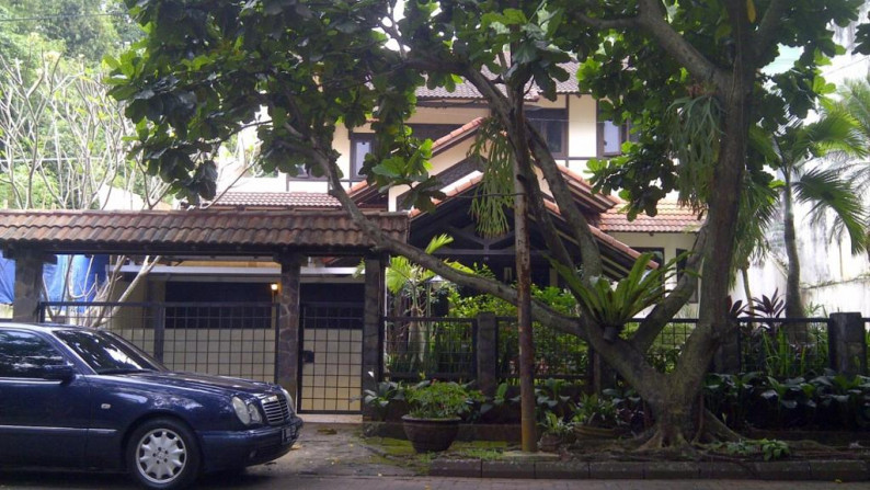 For Sale - Rumah Bergaya Classic Country di Villa Cinere Mas