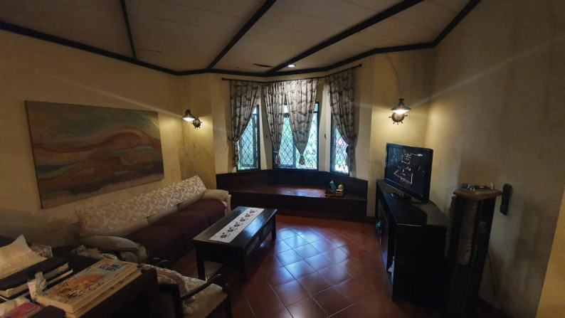 For Sale - Rumah Bergaya Classic Country di Villa Cinere Mas