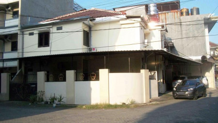 Rumah Kost di Siwalankerto, 15 K.Tidur (K.Mandi dalam + AC setiap kamar), Full Aktif, 2 Lantai, Hook/Pojokan - TAN -