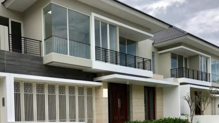 Rumah dijual The Greenlake Citraland Surabaya