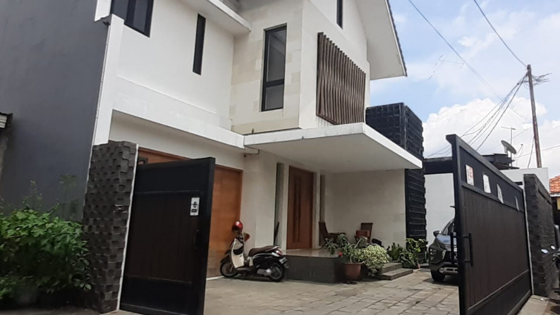 Rumah Modern Minimalis Full Furnished Private Swimming Pool di Cipete