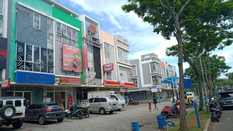 Dijual Ruko gandeng 3 (Bisa jual satuan), Lokasi strategis Jalan Boulevard dengan Harga Jual Bagus