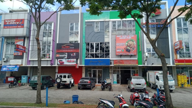 Dijual Ruko gandeng 3 (Bisa jual satuan), Lokasi strategis Jalan Boulevard dengan Harga Jual Bagus