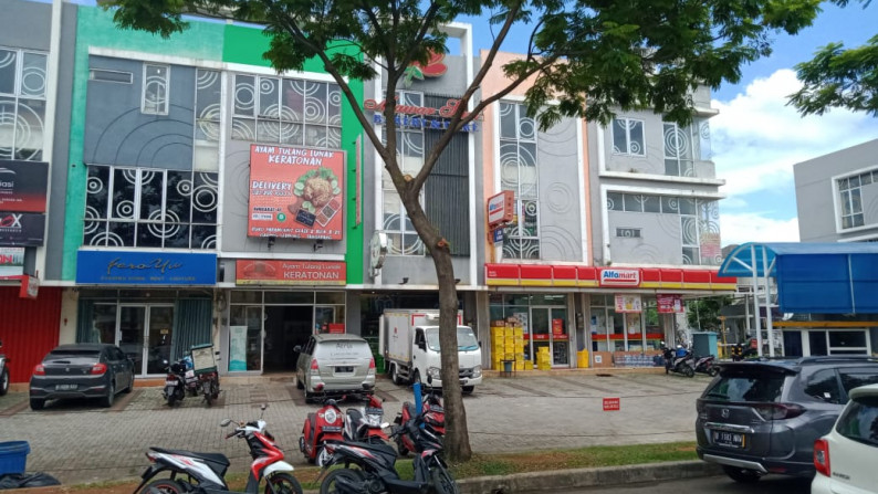 Dijual Ruko gandeng 3 (Bisa jual satuan), Lokasi strategis Jalan Boulevard dengan Harga Jual Bagus