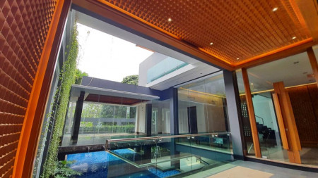 Brand New Rumah Bergaya Modern Etnik Siap Huni di Pondok Indah