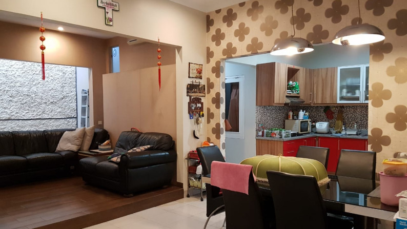 Dijual Rumah Pondok Hijau Golf Jl Chrysocolla Selatan Serpong - Tangerang