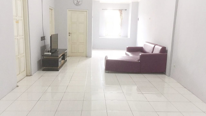 RUMAH DAN TOKO, DILOKASI YANG STRATEGIS, DI JL WAHID HASYIM, DEPOK, SLEMAN