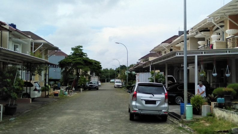 Rumah bagus lokasi depan taman dengan parkir lebar The Golf Residence - RWCG/2021/03/0007-CHR