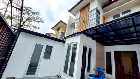 For Sale: Rumah Modern Minimalis dalam Komplek Elite dan Asri di Cinere