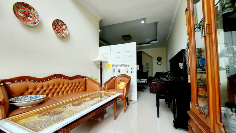 Rumah Modern Classic Siap Huni Harga Terjangkau Dalam Komplek Elite di Tebet