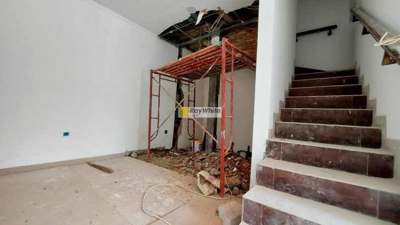 Rumah Brand New Modern Minimalis Dalam Town House Di Tebet