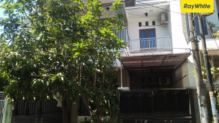 Dijual Rumah 2 lantai di Griya Kebraon Barat, Surabaya