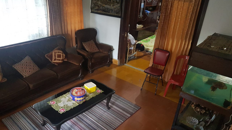 Rumah Pinggir Jalan Raya, Hunian Asri dan Halaman Luas @Maribaya, Lembang, Bandung