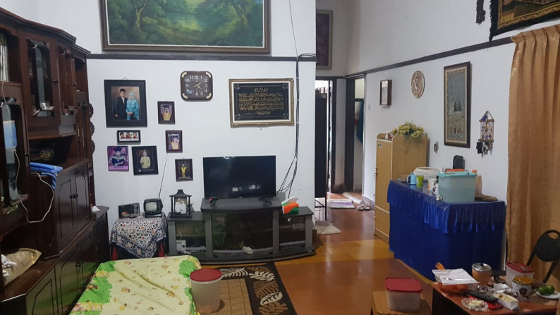 Rumah Pinggir Jalan Raya, Hunian Asri dan Halaman Luas @Maribaya, Lembang, Bandung