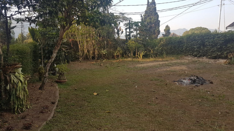 Rumah Pinggir Jalan Raya, Hunian Asri dan Halaman Luas @Maribaya, Lembang, Bandung