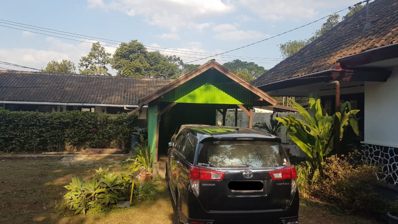 Rumah Pinggir Jalan Raya, Hunian Asri dan Halaman Luas @Maribaya, Lembang, Bandung