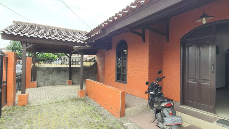 Dijual Rumah + Kost Nyaman di Sayap Pasteur Kota Bandung