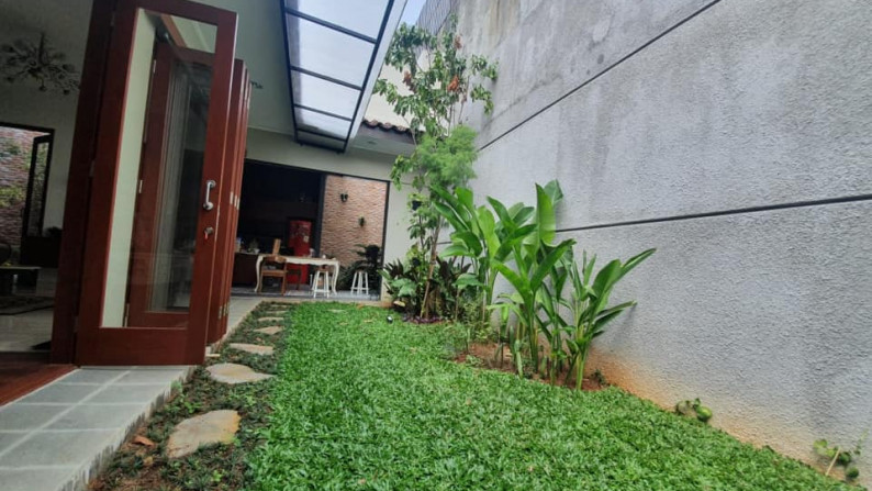 Dijual Rumah Cantik Sangat Asri dan Nyaman Di Villa Cinere Mas