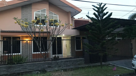 Rumah disewakan Darmo Sentosa Raya