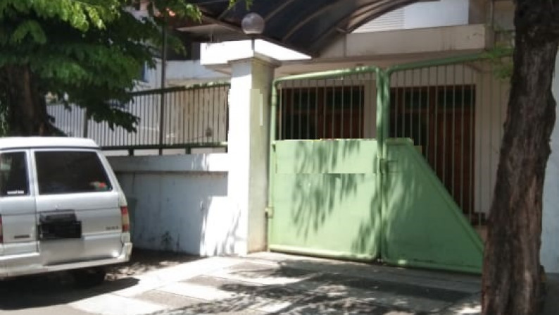 Disewakan Rumah Pusat kota di Jalan Karangan, Surabaya