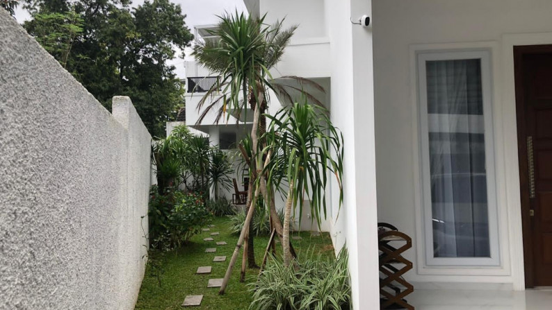 For Sale - Rumah Minimalis Sangat Cantik di Lebak Bulus